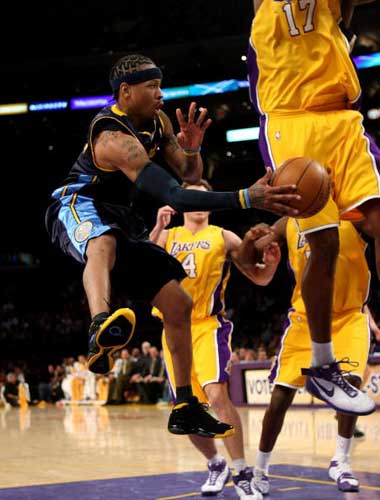 2次，阿劳霍是欧冠改制以来染红次数并列最多的巴萨球员（欧冠改制后，阿劳霍两次染红，追平巴萨队内最多纪录）